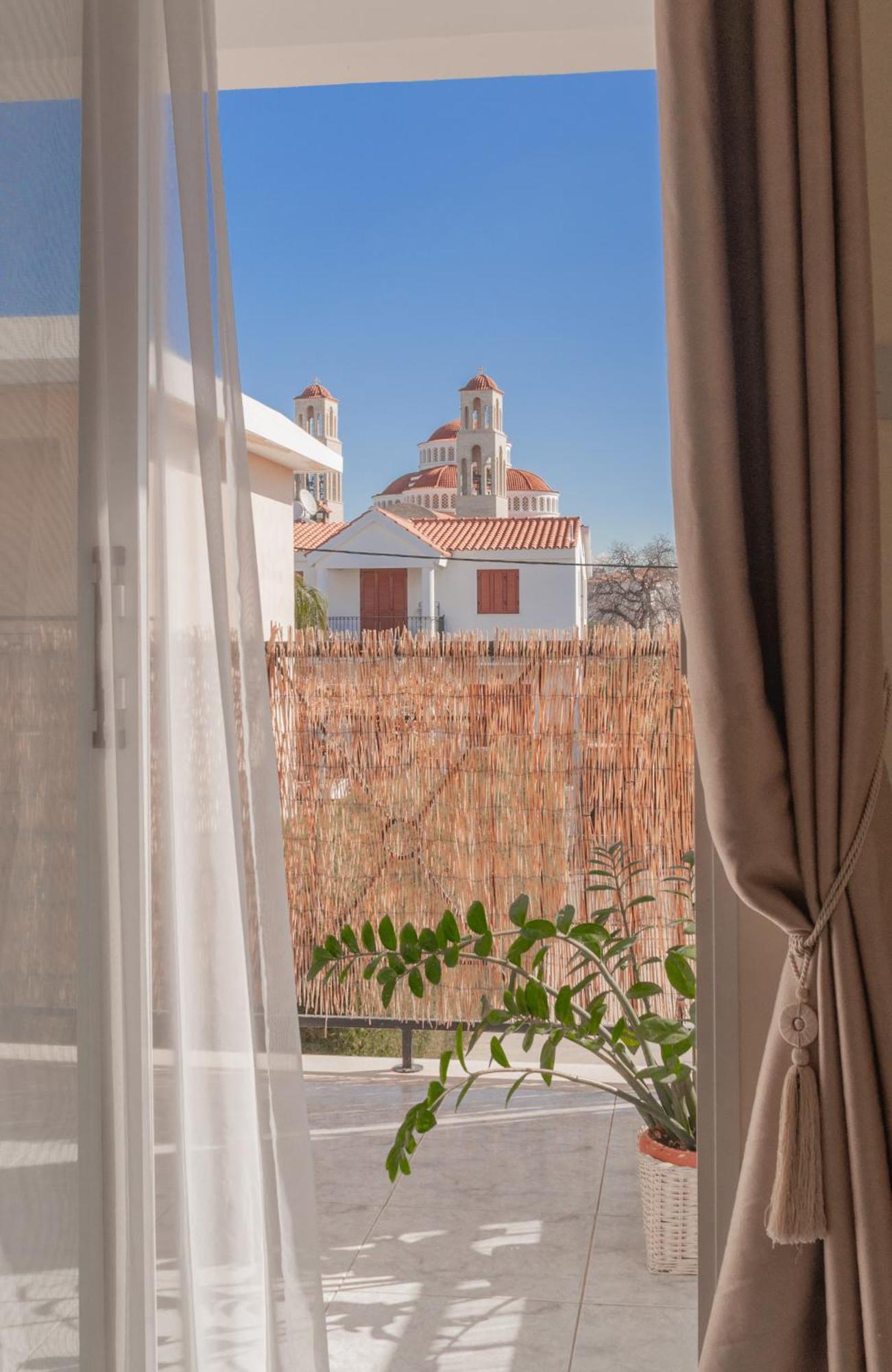 Cozy 1 Bedroom Apartment In Walking Distance To The Municipal Beach Paphos Exterior photo